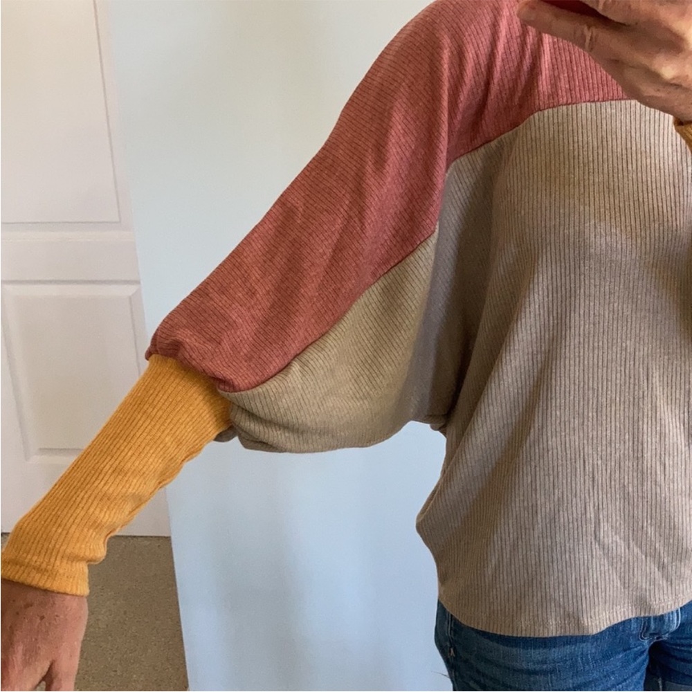 Color Block Dolman Sleeve Top - Picture 5 of 7
